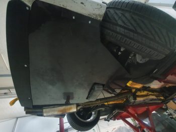 Sichtcarbon Unterbodenplatte / Tracktool für BMW E36 Coupe
